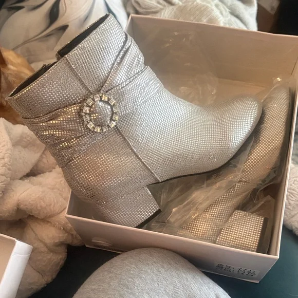 Comfortview Sparkling Silver Ankle Booties - Picture 1 of 5